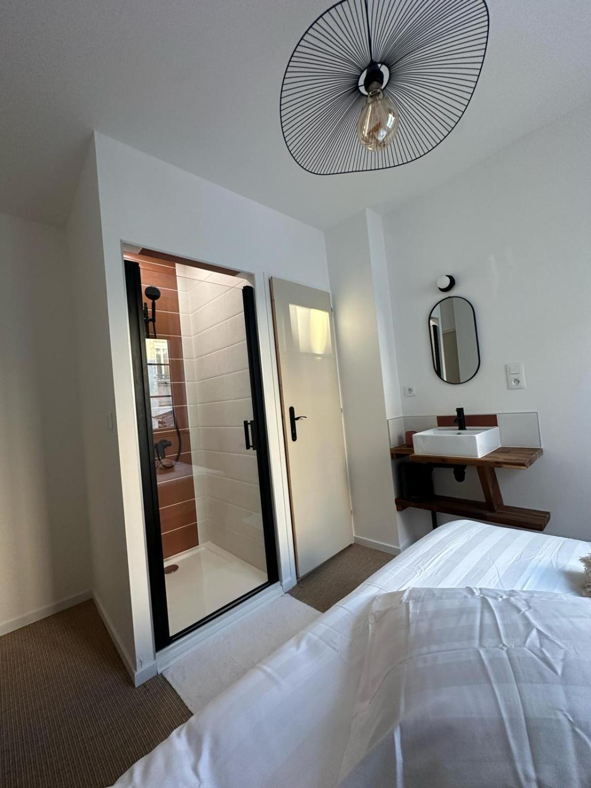 Maison Des Ambans Chambres D'Hotes Hypercentre 200M De La Gare Et Petit Dejeuner Inclus أجان المظهر الخارجي الصورة