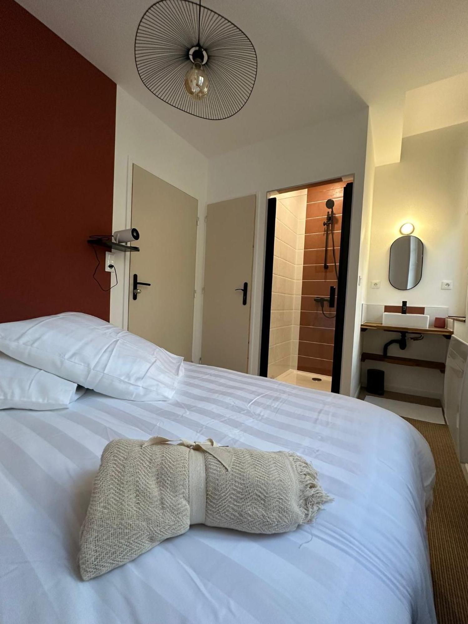 Maison Des Ambans Chambres D'Hotes Hypercentre 200M De La Gare Et Petit Dejeuner Inclus أجان المظهر الخارجي الصورة